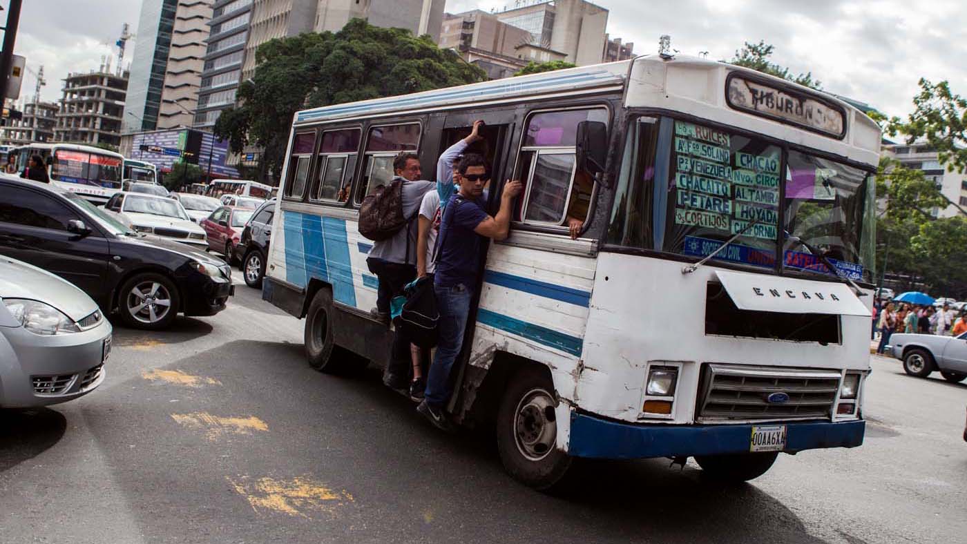 Los presidentes del Bloque de Transporte aprobaron la medida que busca llevar de 150 a 300 bolívares el pasaje mínimo en la ciudad