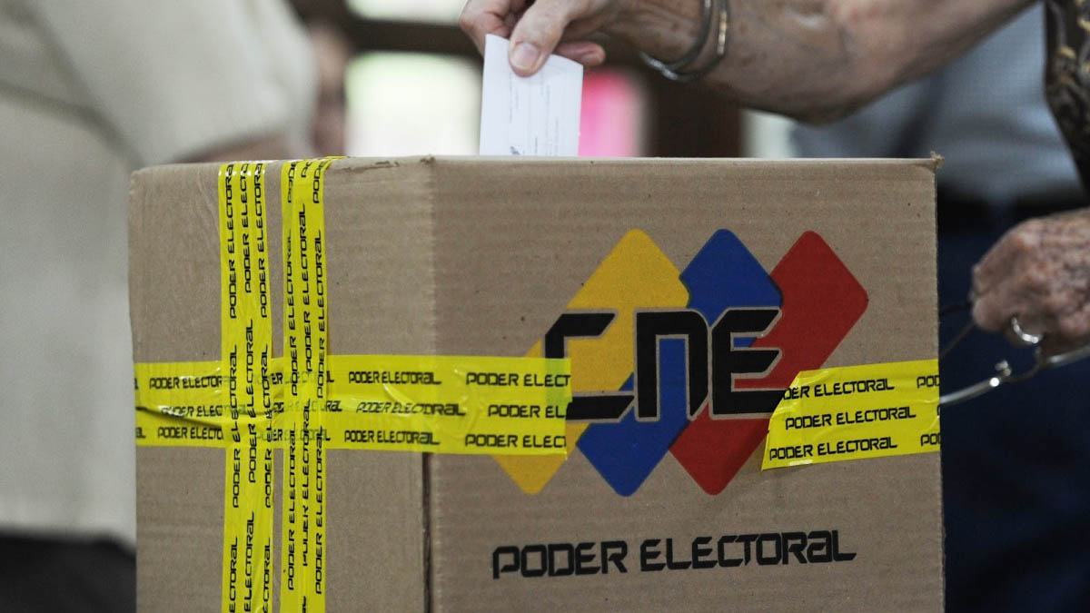 Además fue activado un centro de contingencia en el Poliedro de Caracas donde se atenderán a electores de varios puntos de la Capital