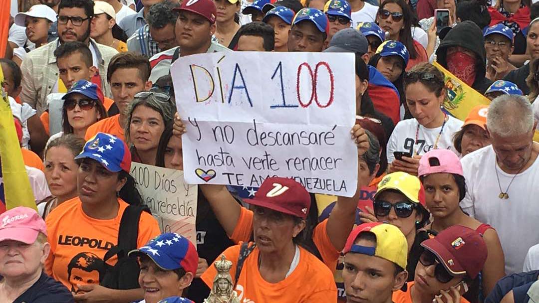 Ciudadanos se congregan en la Av Francisco de Miranda en el marco de los 100 días de protestas antigubernamentales