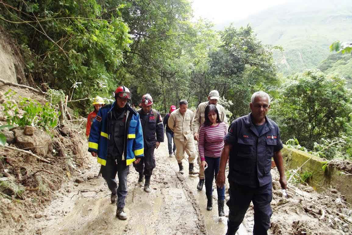 La informacion fue ofrecida por voluntarios del cuerpo de bomberos que continúan trabajando en la zona afectada por las lluvias