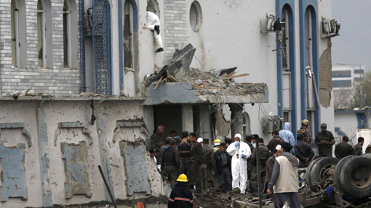 De acuerdo con las autoridades locales los talibanes se adjudicaron el incidente registrado en el barrio diplomatico de la capital afgana