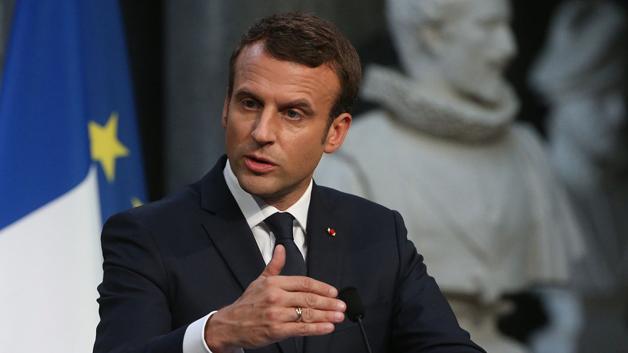 La ley forma parte de un paquete de medidas propuesta por Macron que tienen como objetivo recuperar la confianza en la politica