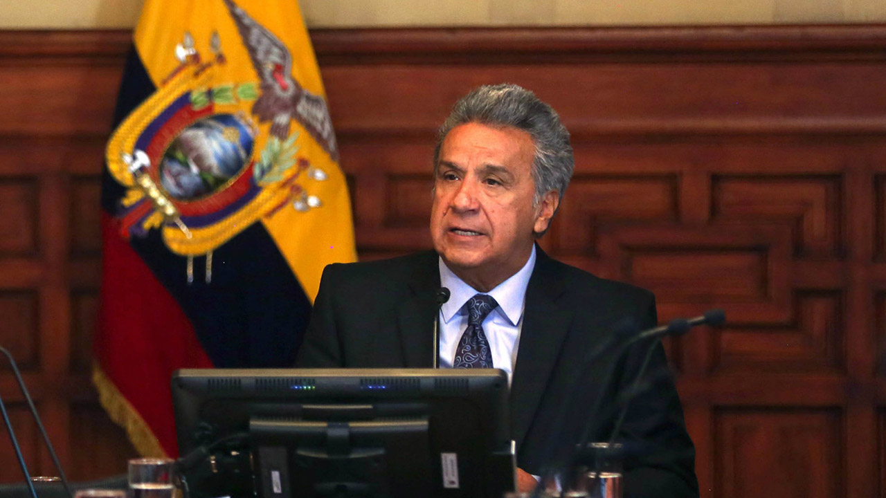 Mediante los decretos ejecutivos 122 y 125 el mandatario ecuatoriano concluyo las funciones de Rafael Quintero y Alex Solano