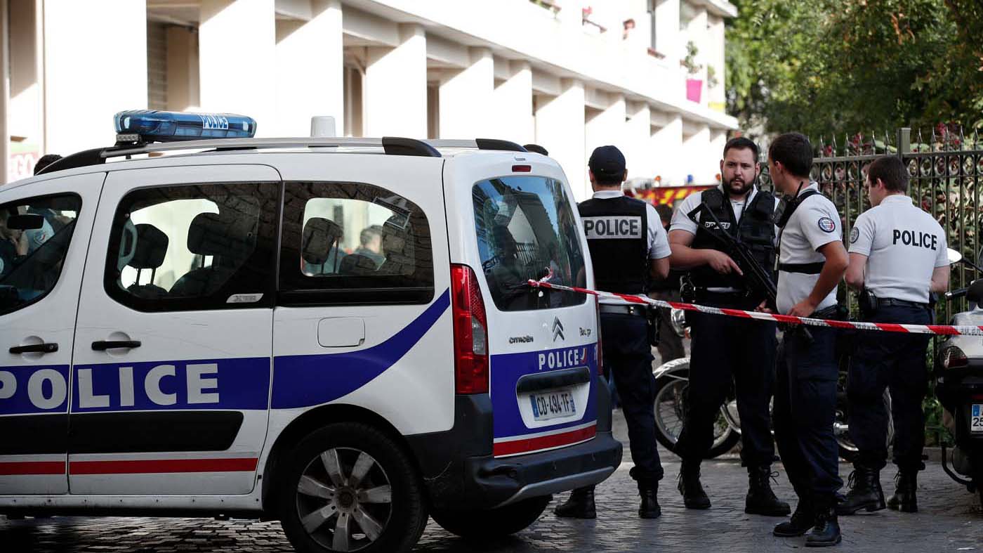 Policías de élite lograron detener al presunto atacante cuando viajaba por la autopista A 16, que une París con el norte de Francia