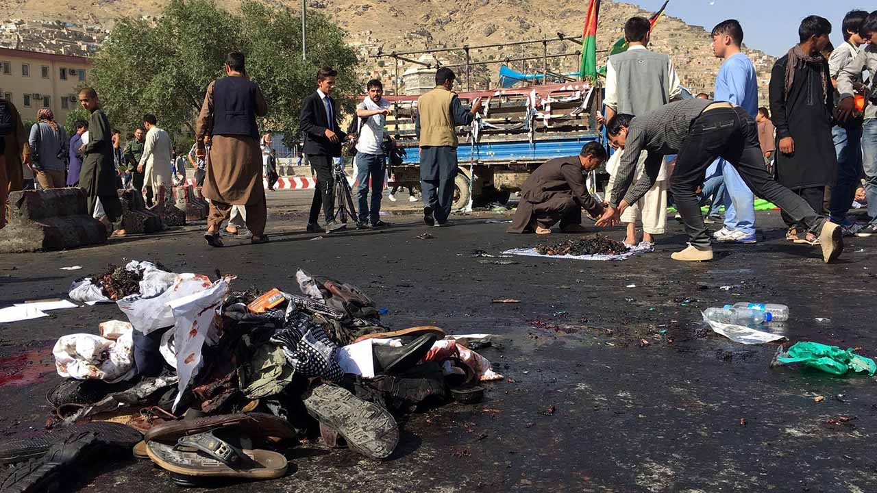 El kamikaze se hizo explotar luego de ser identificado por las autoridades cerca de una mezquita chiita en la capital afgana
