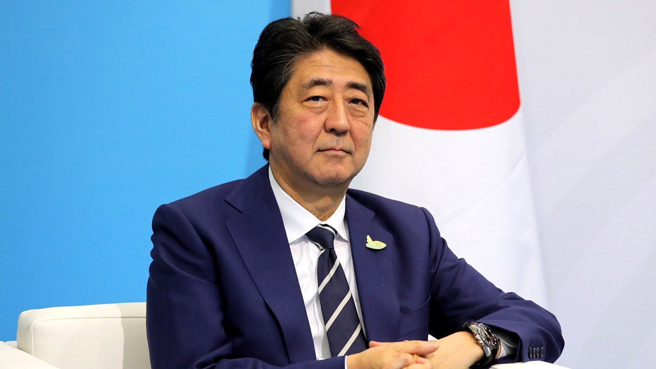 De acuerdo con medios locales Shinzo Abe espera reforzar el poder en medio de la tension con Corea del Norte adelantando los comicios