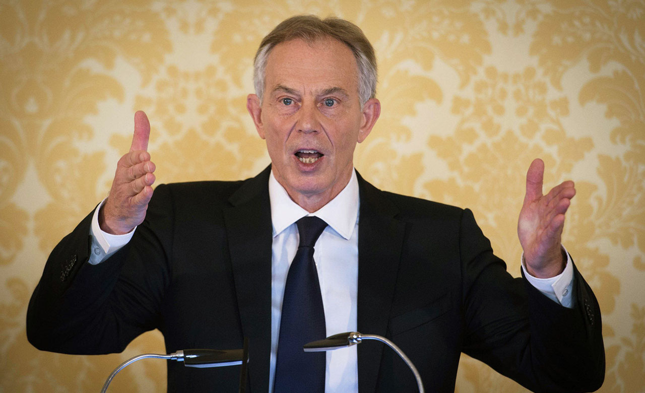 El socialdemócrata Tony Blair, rechazó la Asamblea Nacional Constituyente y manifestó que es “un instrumento para acabar con la democracia en el país"