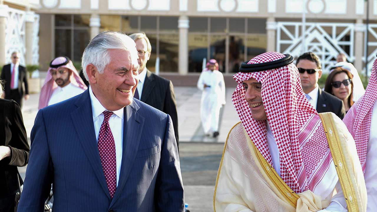 El secretario de Estado norteamericano y Haider Al Abadi sostuvieron un encuentro en Arabia Saudi para tratar diversos tópicos