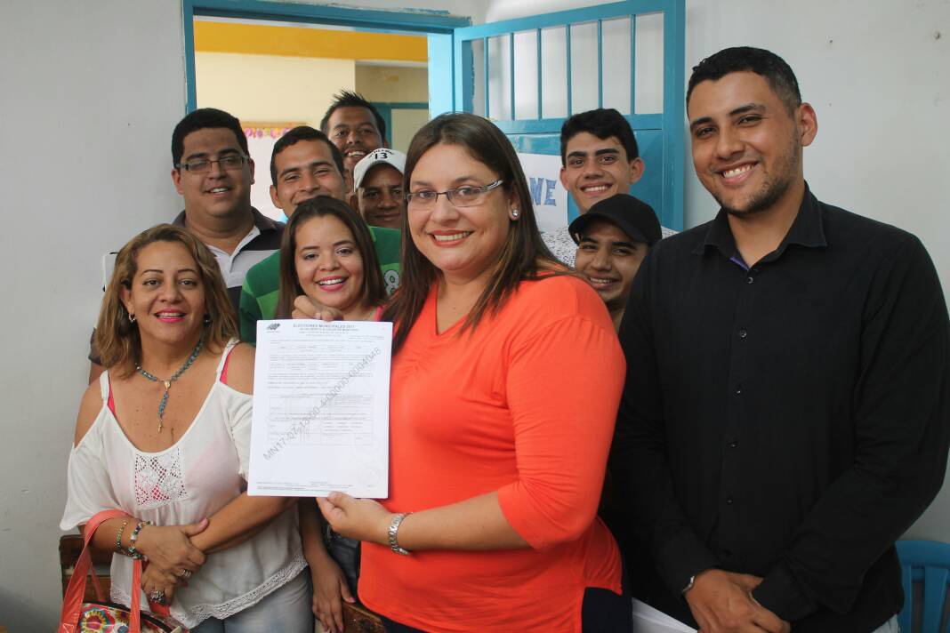 La dirigente vecinal formalizó su postulación ante la Junta Municipal Electoral del estado Carabobo