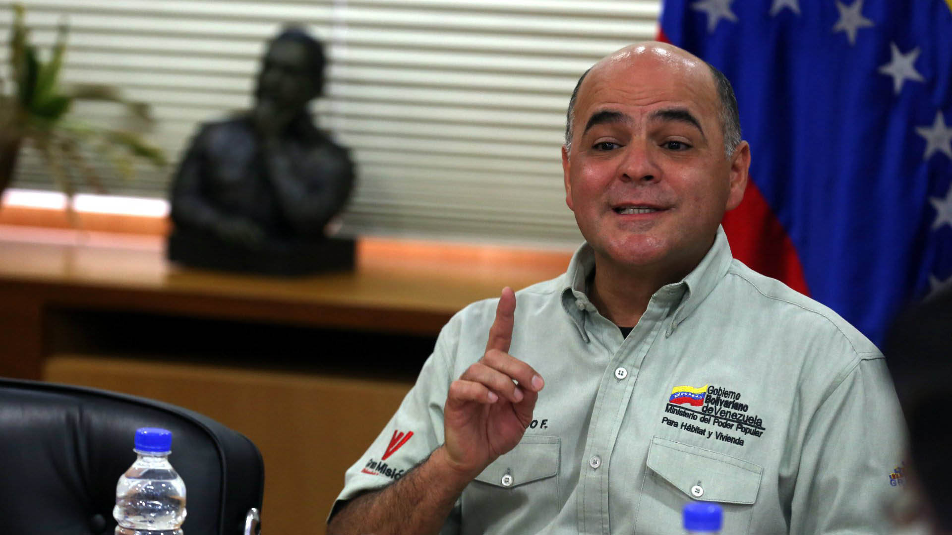 El ministro de Petróleo, Manuel Quevedo, aseguró que la decisión corresponde a la lucha contra la corrupción