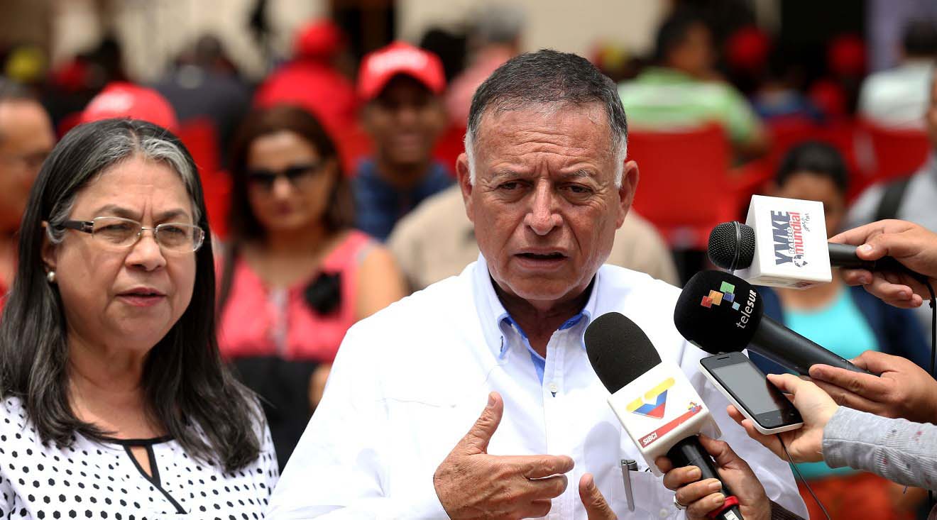 El político expresó que la intención de los representantes del Ejecutivo es establecer acuerdos que frenen las sanciones internacionales contra Venezuela