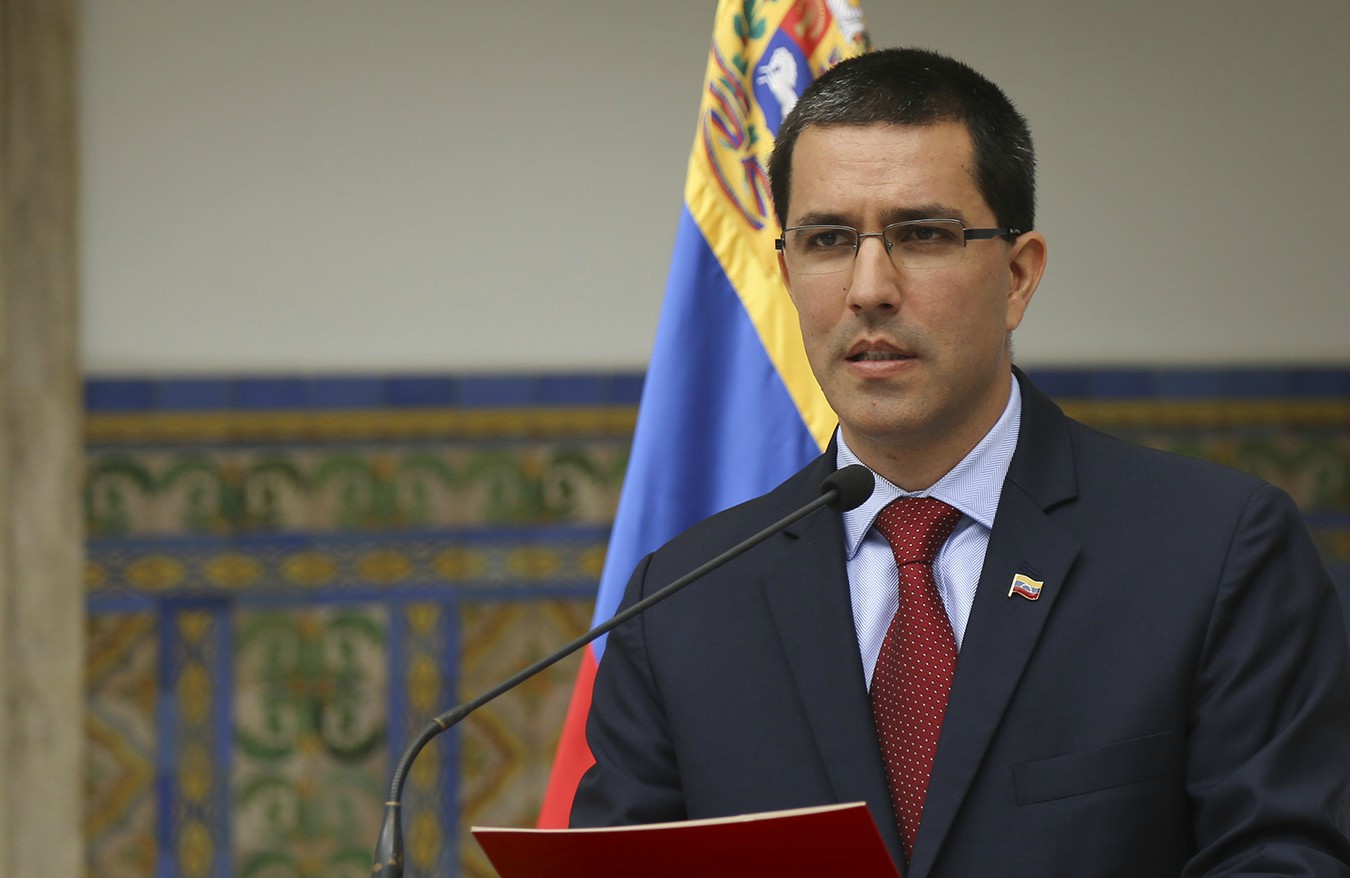 El diplomático Jorge Arreaza indicó que el gobierno nacional está estudiando si continúa con el proceso que se está llevando a cabo en República Dominicana