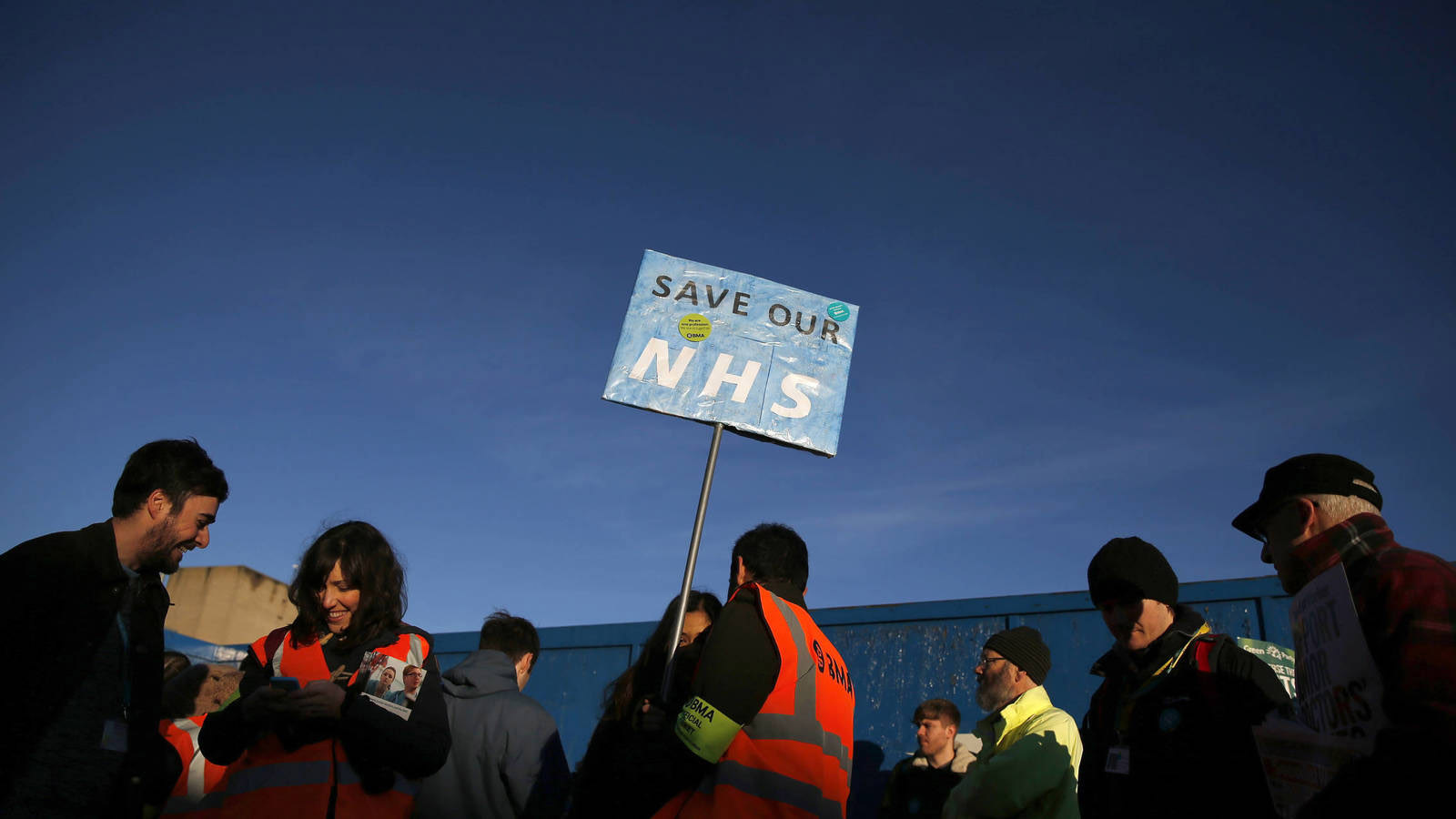 Recientemente, trabajadores y sindicatos salieron a las calles en Londres para manifestarse por los problemas sistémicos en el NHS
