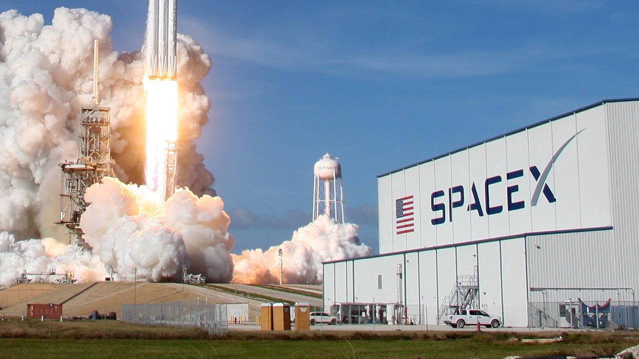 Compañía SpaceX lanza nuevos satélites