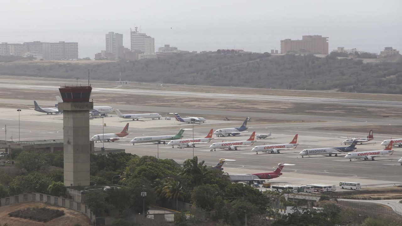 El vuelo número 8352 procedente de Maracaibo trasladó a 135 pasajeros con destino a Caracas. Las personas resultaron ilesas tras el accidente y fueron trasladadas hasta la puerta 5 del terminal nacional.