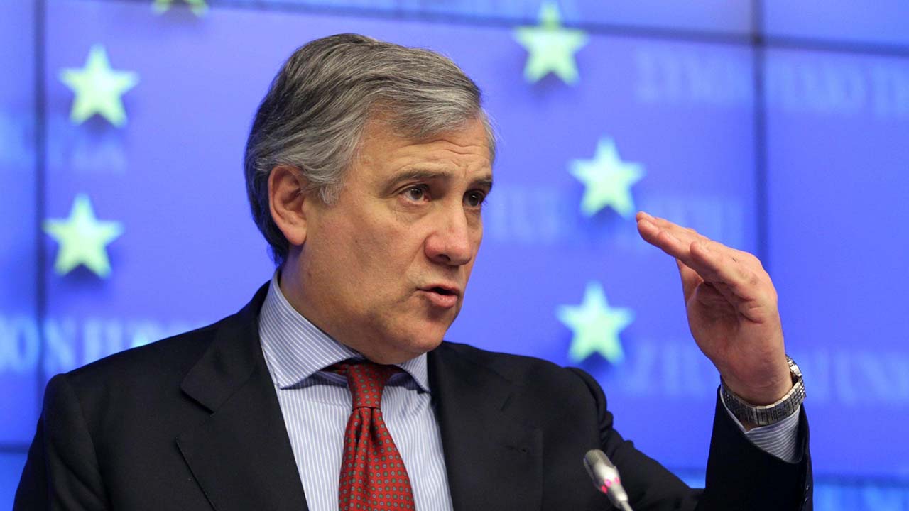 El presidente del ente, Antonio Tajani, propuso enviar una delegación parlamentaria a los puestos fronterizos de Brasil y Colombia