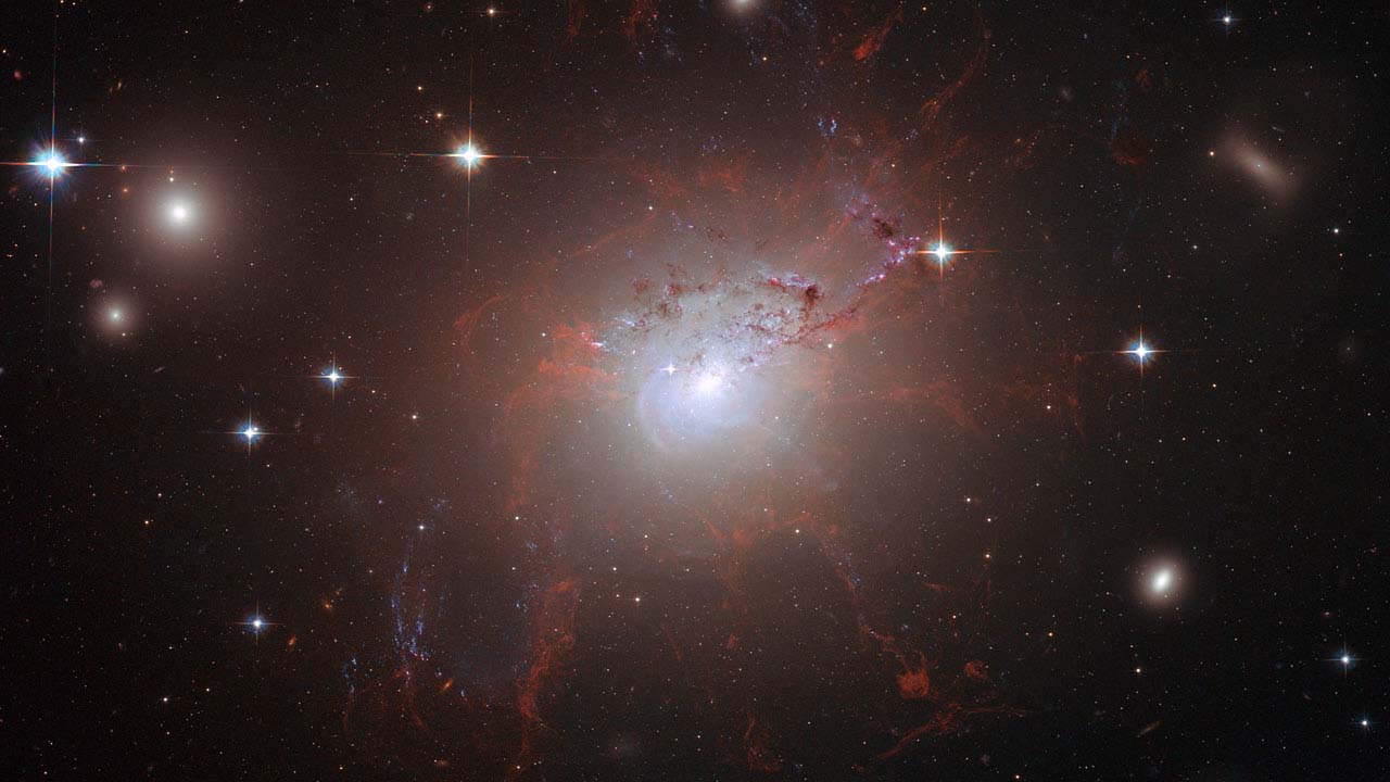Investigadores determinaron que la galaxia NGC 1277 solo posee los cúmulos globulares rojos que se formaron con ella en su nacimiento