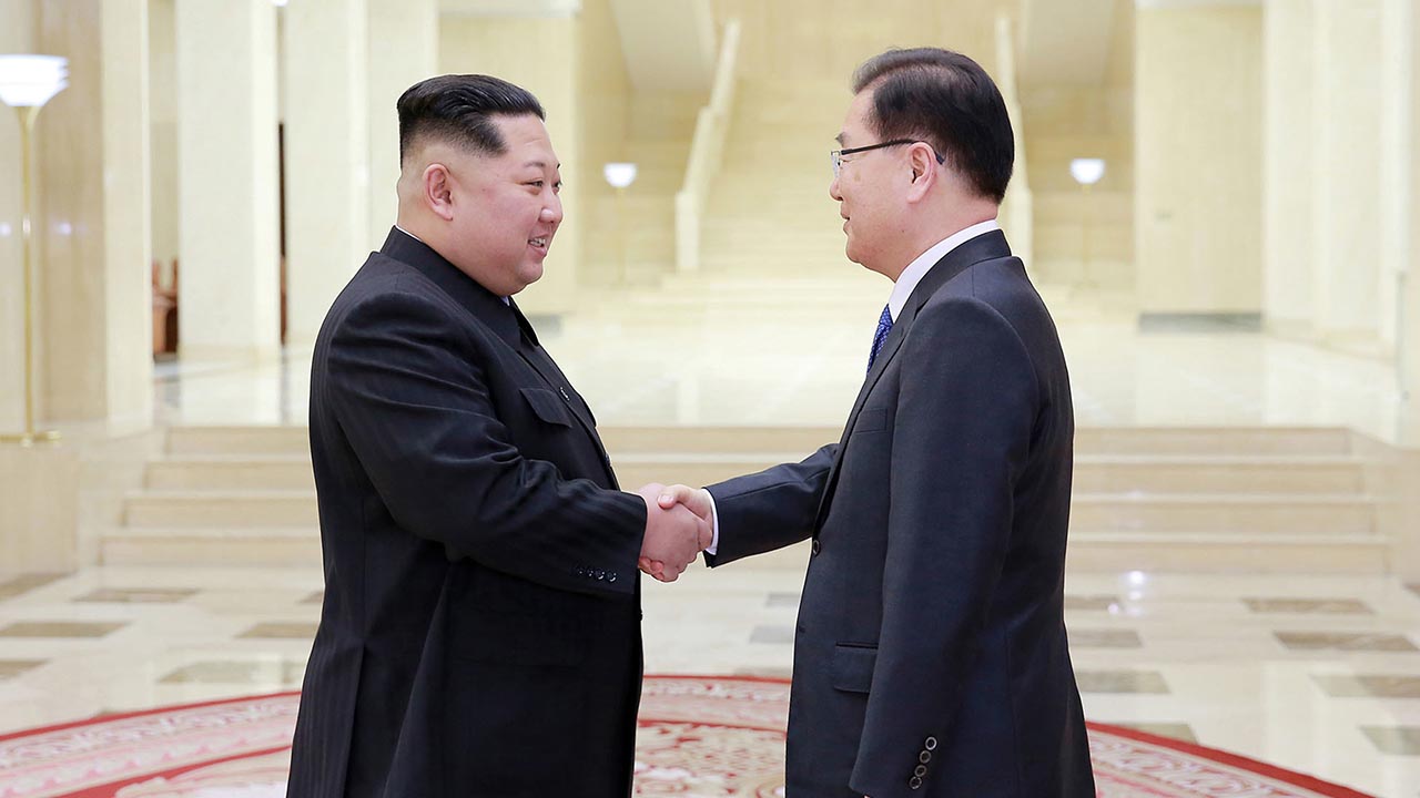 Los líderes de ambas naciones acordaron realizar la cumbre para finales del mes de abril y reducir la tensión militar