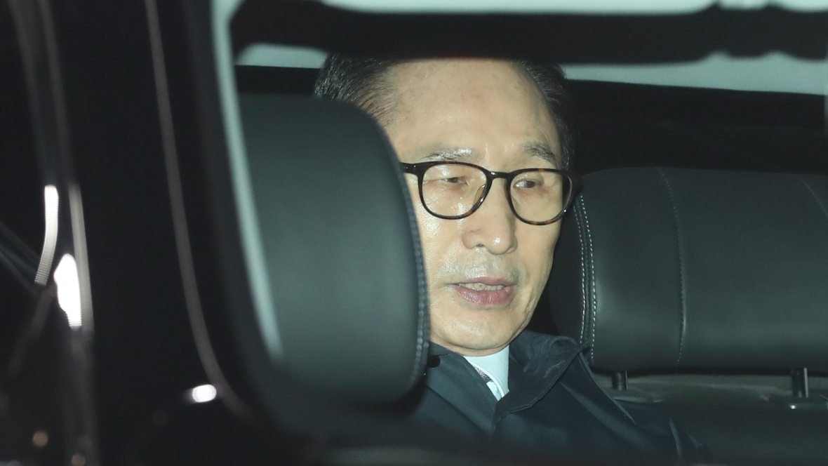 Lee Myung-bak enfrenta 16 cargos y podría afrontar una pena de prisión mayor a 20 años