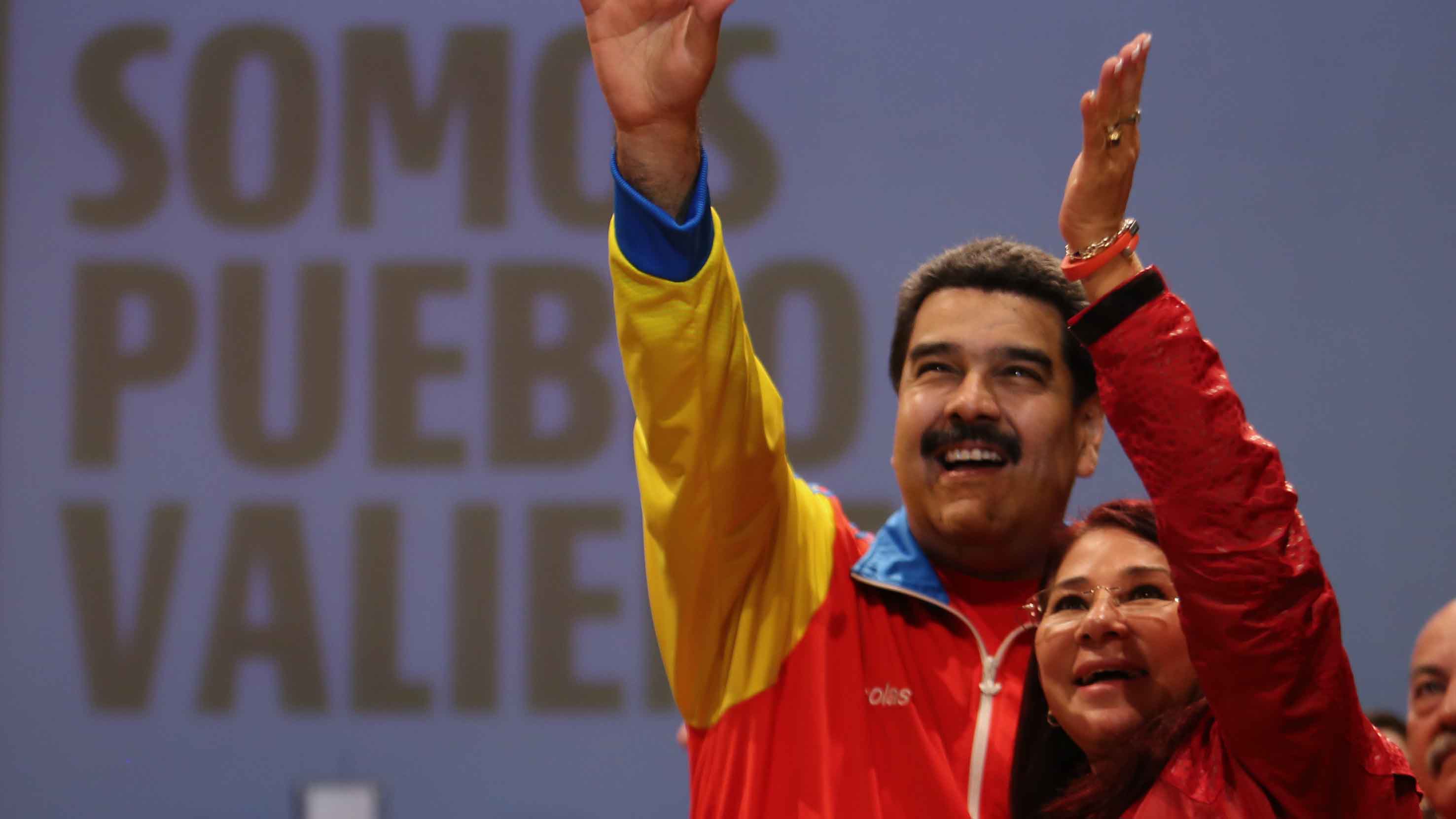 Doble Llave - Impugnan ante el CNE inscripción de Maduro como candidato