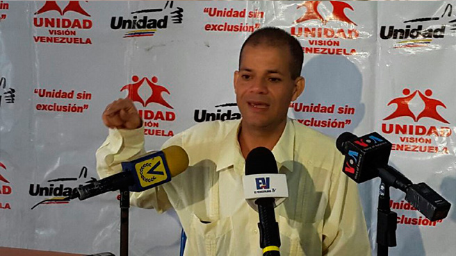 El diputado Omar Ávila, entregó una carta donde solicita el encuentro entre representantes de partidos opositores