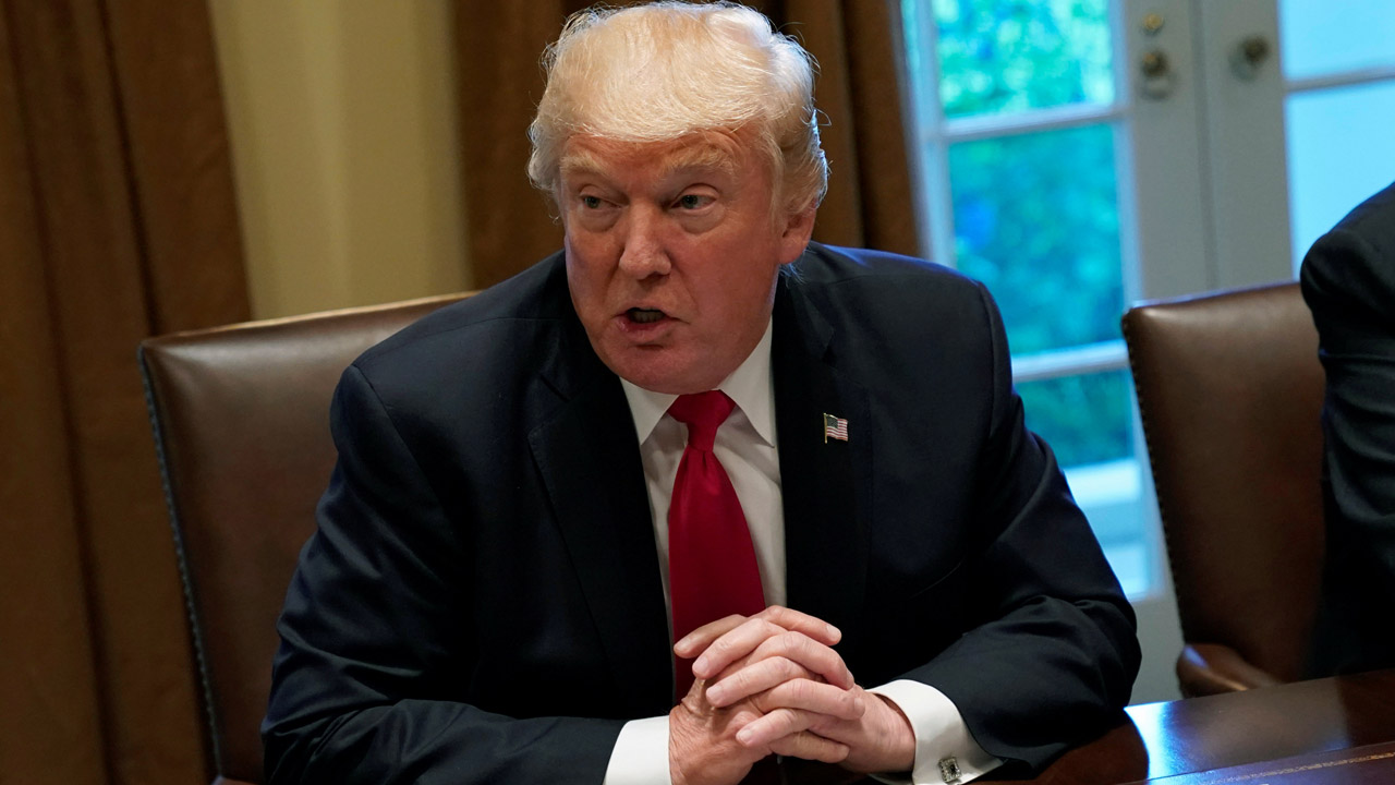 El presidente Donald Trump anunció la medida el martes, alegando que sin este decreto "el país estará más seguro"