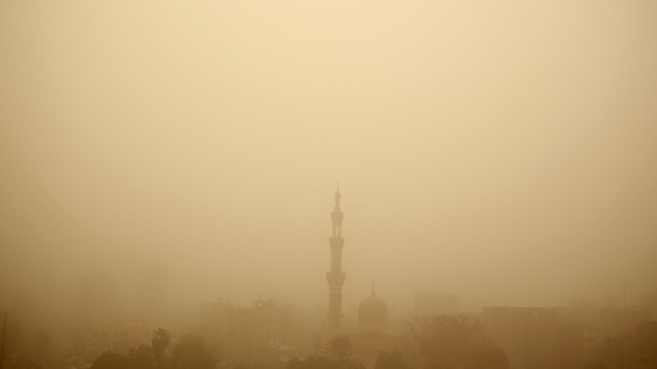 La noche del miércoles un temporal de polvo azotó la región, a la que pertenece también la capital, Nueva Delhi