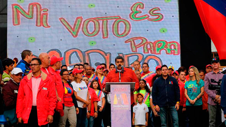 Durante un acto de campaña en Caracas, el presidente informó que con la operación Manos de Papel tuvo que intervenir Banesco