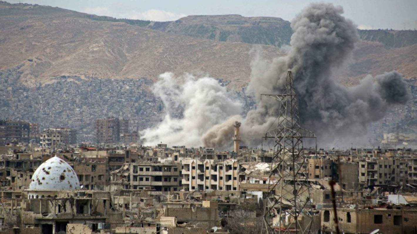 Al menos 23 civiles fallecieron por bombardeos de aviones no identificados en una localidad controlada por el Estado Islámico