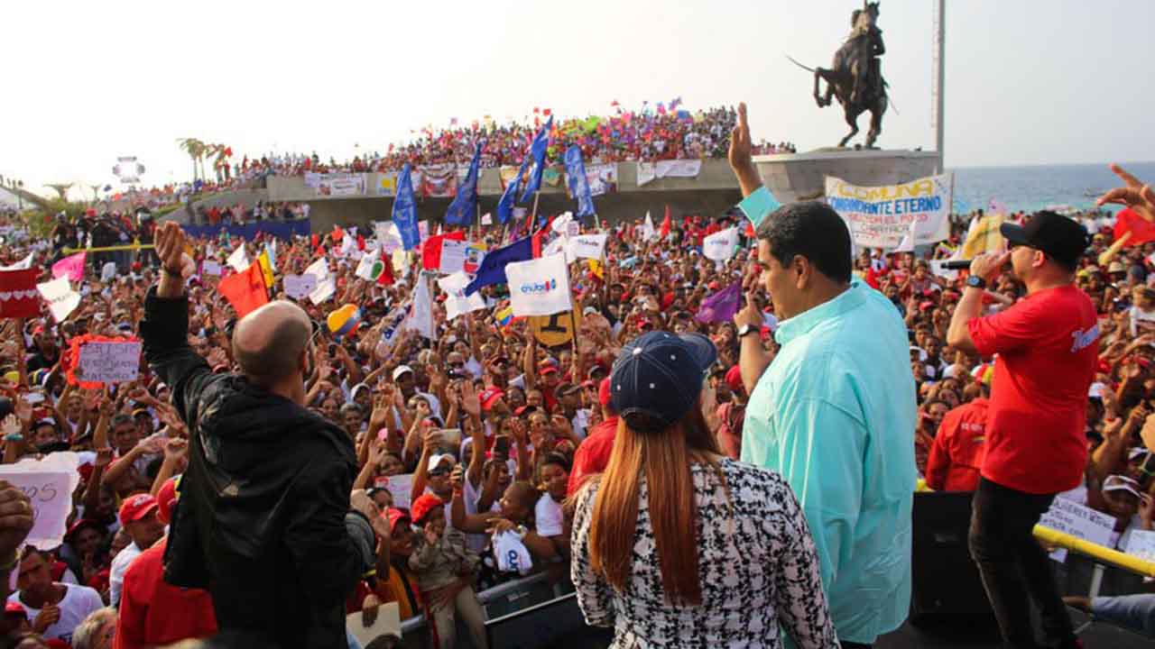 El mandatario venezolano advirtió que será el primero en llamar a las armas si se amenazan las riquezas nacionales