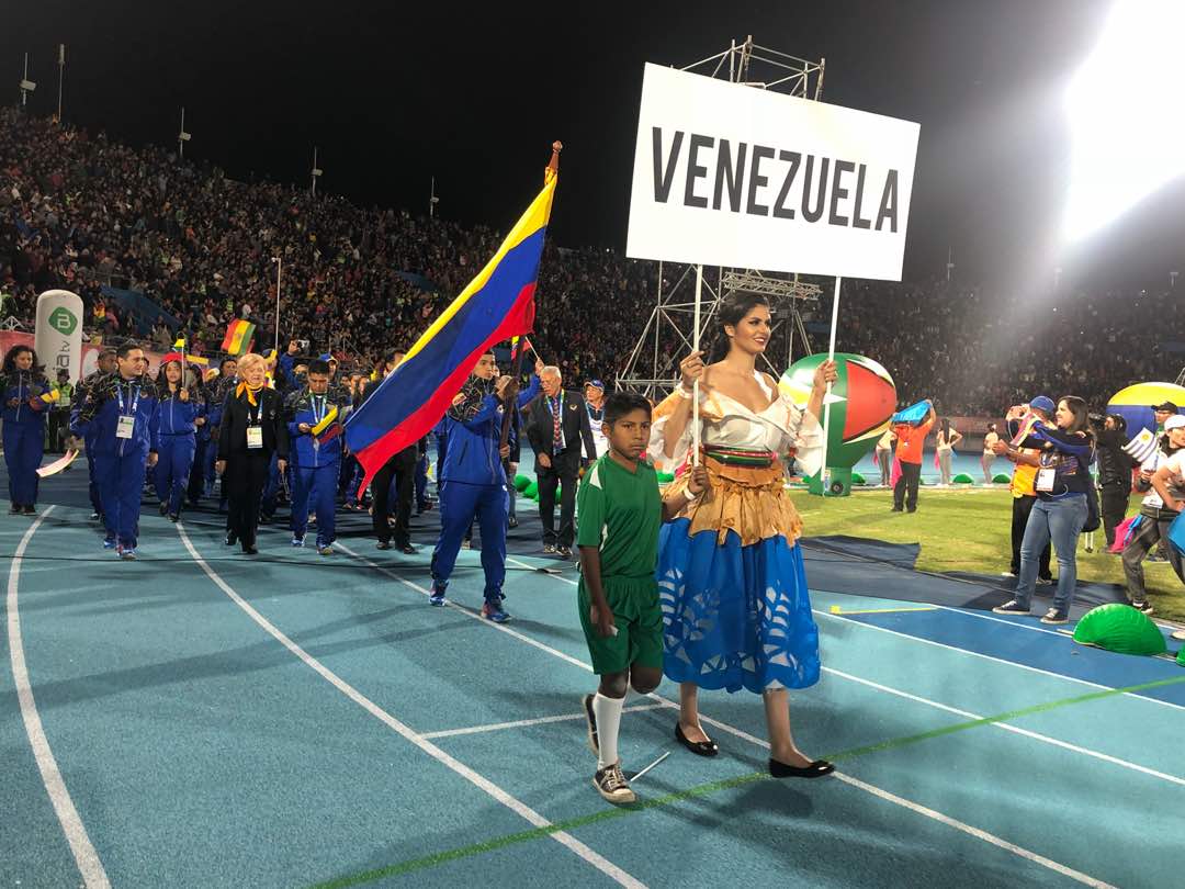 El jefe de Estado envió un mensaje a los deportistas que obtuvieron el tercer lugar en la competencia realizada en Bolivia