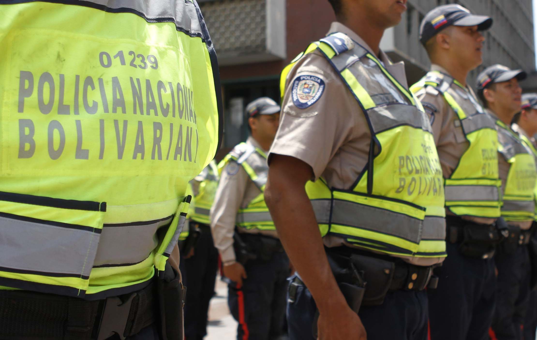 DOBLE LLAVE - Se trata de agresión y tortura cometida por parte de ocho funcionarios de la Policía Nacional Bolivariana en la sede de Corpoelec en Maracaibo