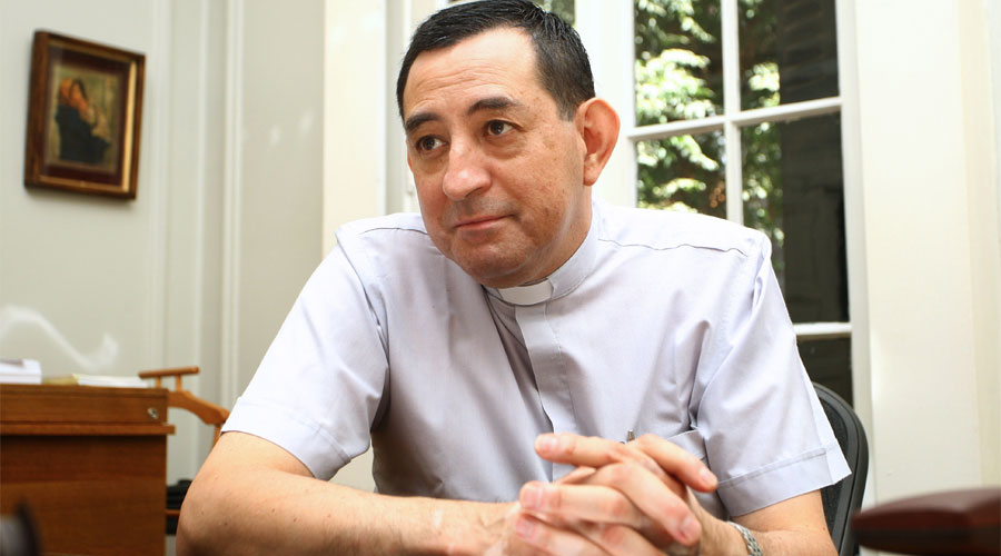 Detienen a ex canciller del Arzobispado de Santiago por abuso sexual