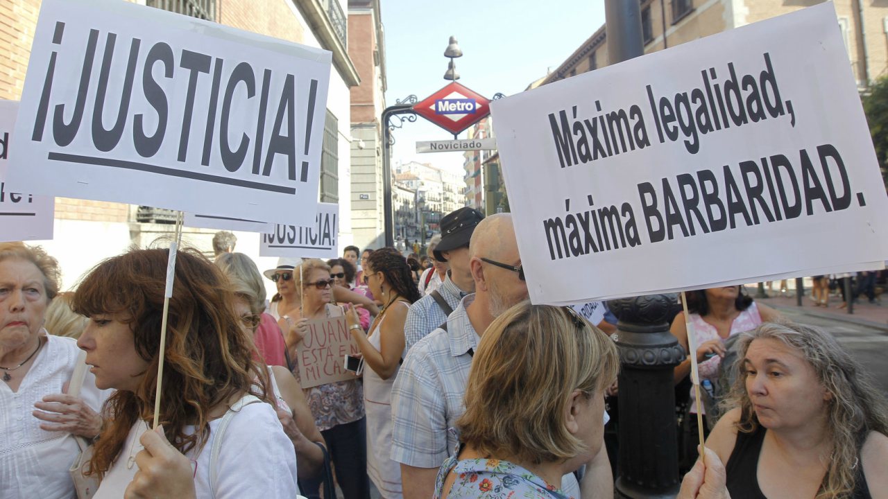 Tribunal de España abre juicio contra una mujer que huyó con sus hijos