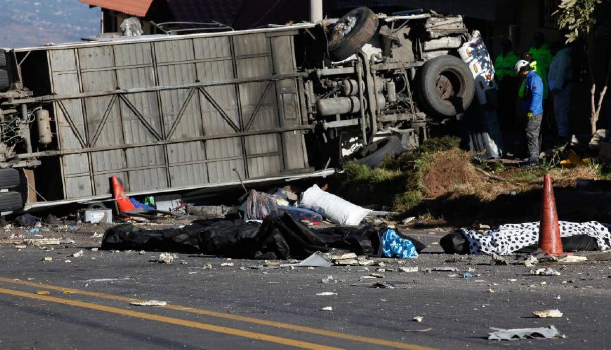 Autobús accidentado en Ecuador llevaba droga en un compartimiento oculto