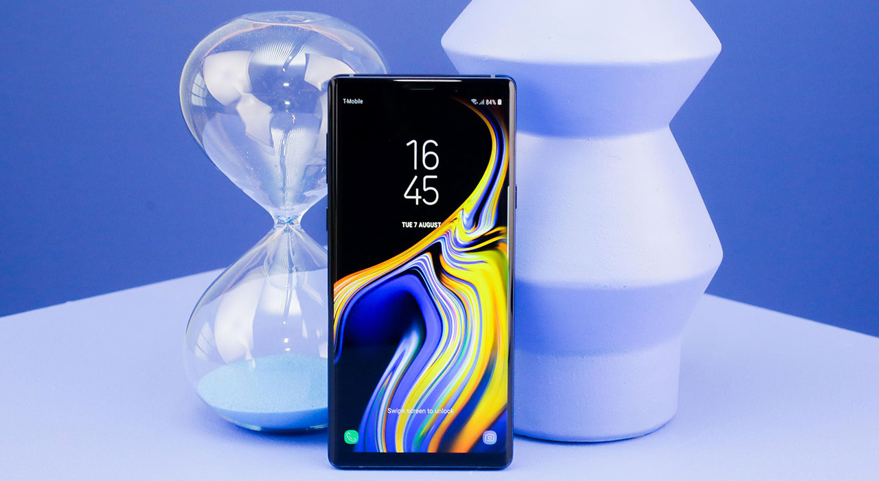 El precio del teléfono inteligente oscilará en 29,999 pesos mexicanos y estará disponibles en los colores azul, negro y violeta