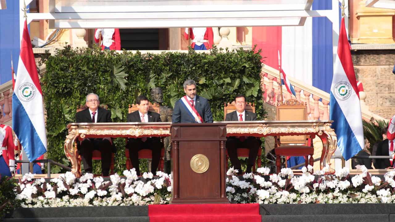 En su primer discurso el nuevo jefe de Estado se solidarizó con los pueblos de Venezuela y Nicaragua “frente a los abusos de poder”