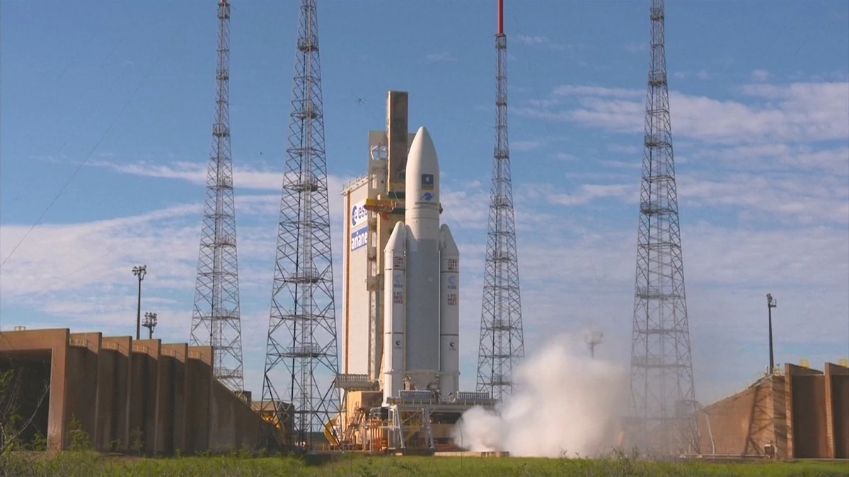 Realizan despegue número 100 para el cohete europeo Ariane 5