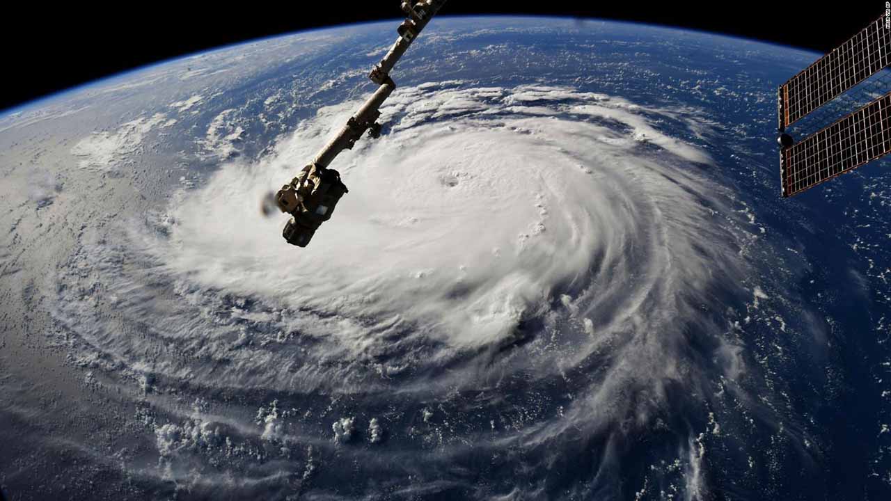 El quinto huracán de la temporada viaja a una velocidad de 28 kilómetros por hora hacia la costa este estadounidense