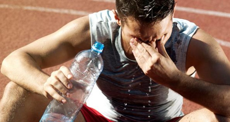 Mala hidratación implica riesgos para deportistas