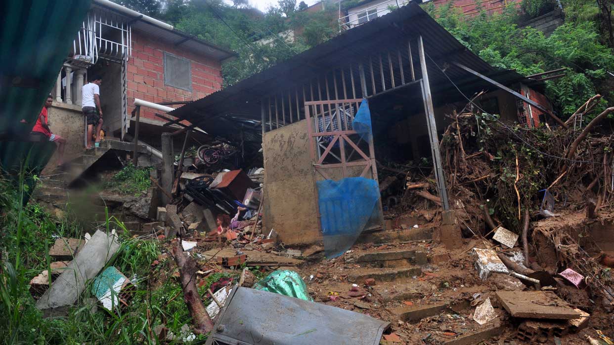 Fuertes lluvias en Vargas dejan dos menores de edad fallecidas