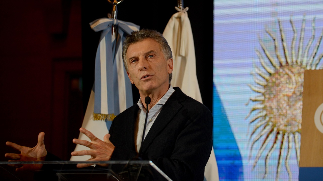 Macri reduce a la mitad su gabinete y aplica aranceles a exportación