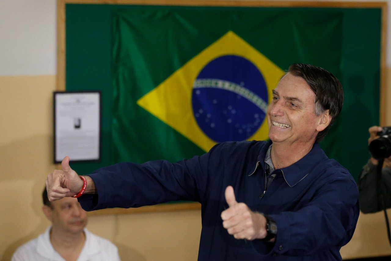 Sondeo da a Bolsonaro una ventaja de 13 puntos en la segunda vuelta