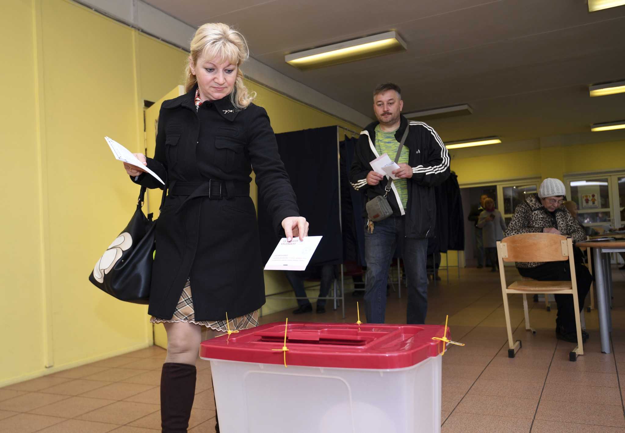 Gobierno de centro derecha pierde elecciones legislativas en Letonia