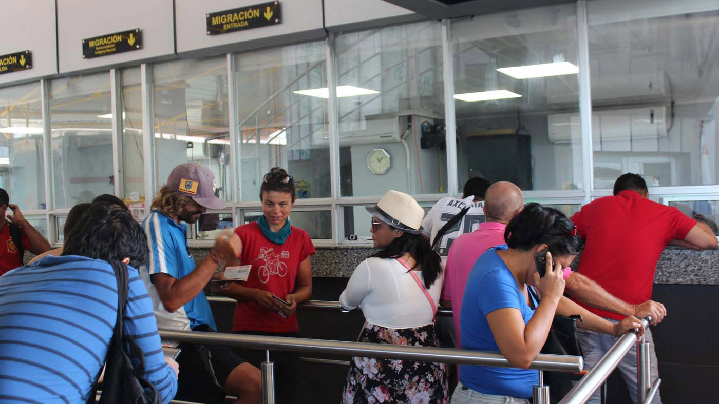 DOBLE LLAVE - Al exigir una visa estampada difícil de tramitar, el gobierno panameño puso freno a la inmigración venezolana