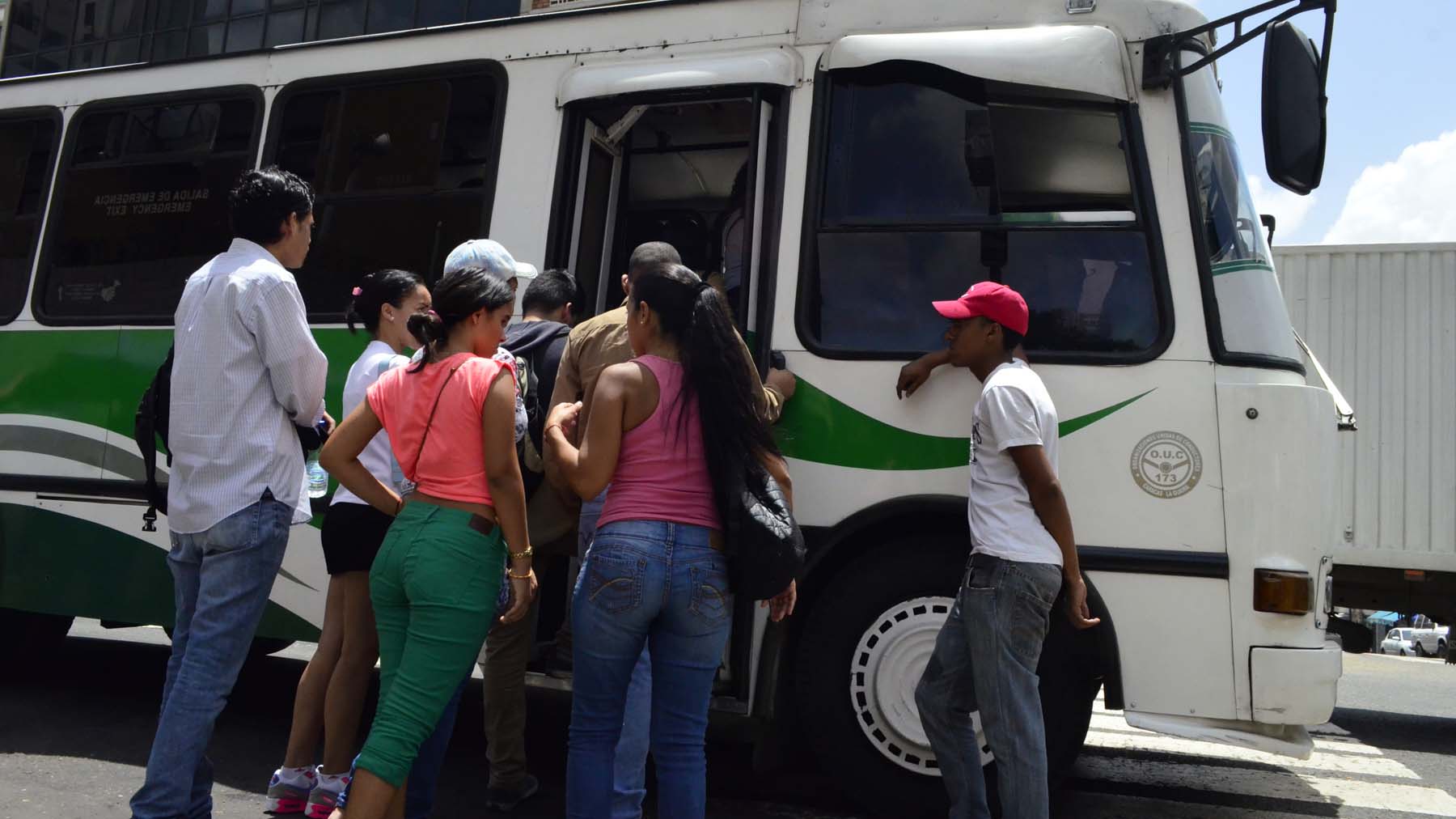 DOBLE LLAVE - Transportistas de la parroquia Sucre y 23 de Enero consideran que tarifa de Bs. S. 5 es irrisoria