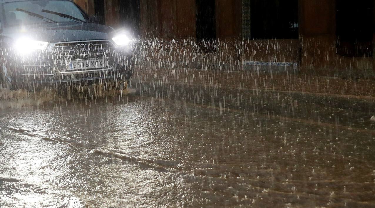 DOBLE LLAVE - El organismo encargado del clima aseguró que las próximas 48 serán de fuertes precipitaciones en casi todo el país