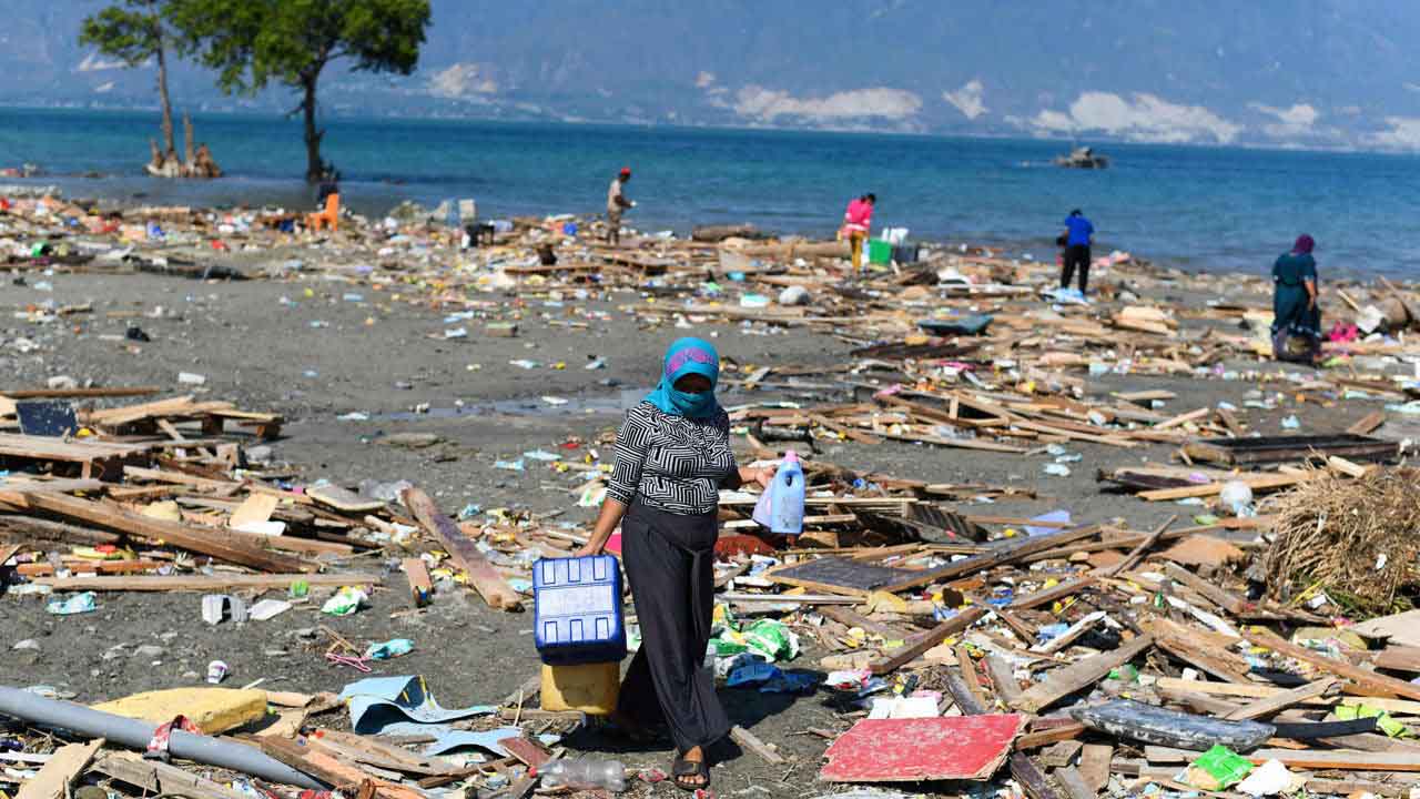 De acuerdo a últimos datos oficiales, en la ciudad de Palu, la más afectada por los sismos y tsunami, siguen desaparecidas unas cinco mil personas