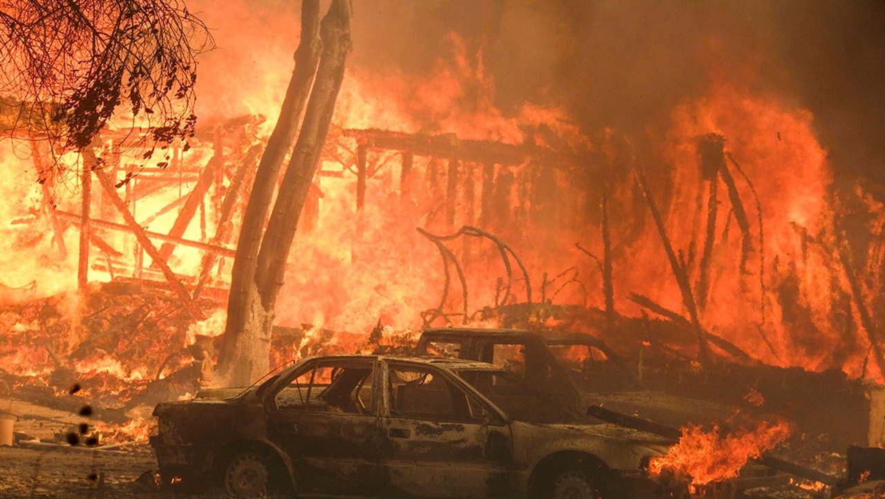 Aumenta a 31 los muertos por los incendios forestales en California
