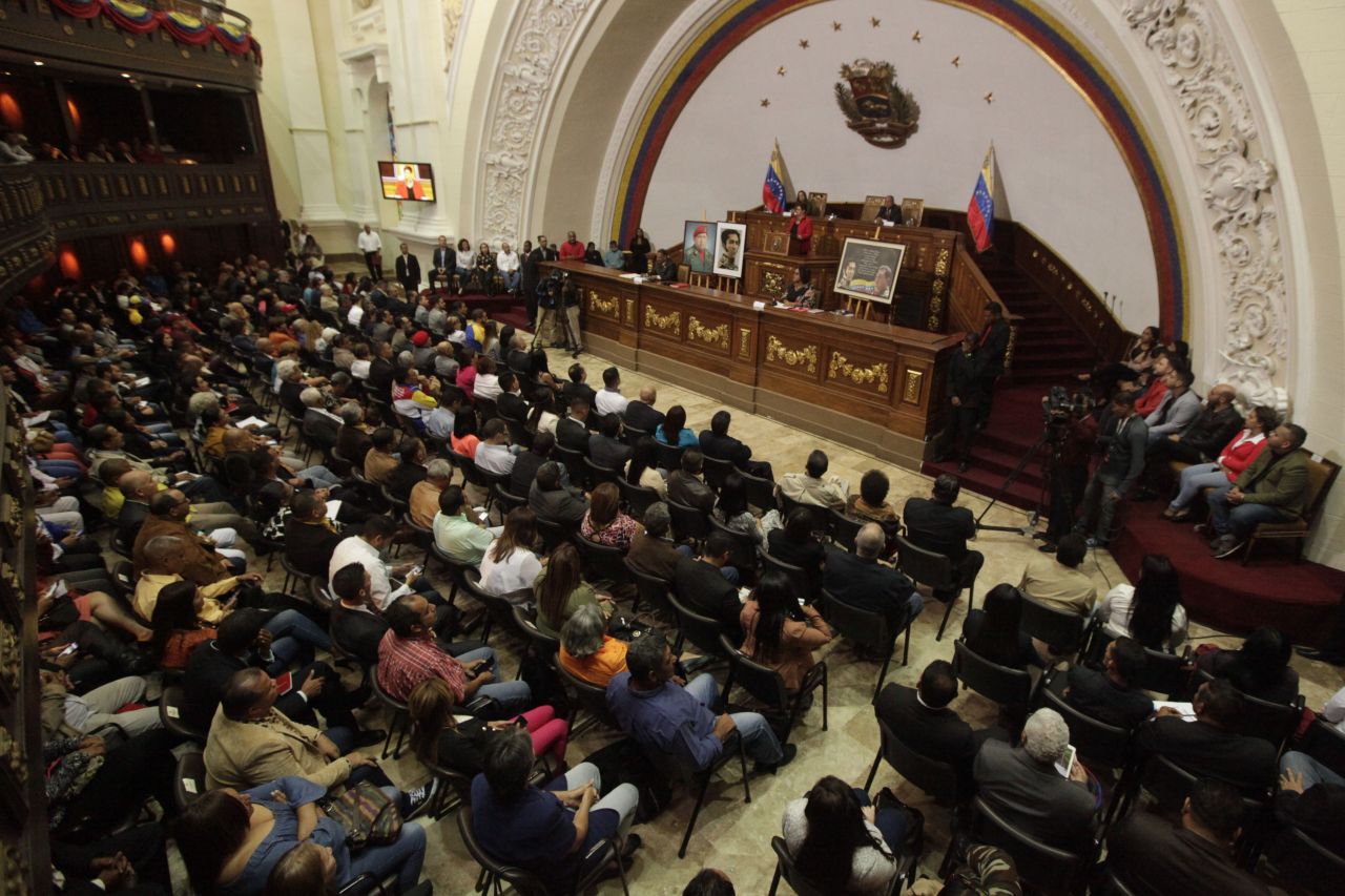 Juan Guaidó es el nuevo presidente del Parlamento; Edgar Zambrano, el primer vicepresidente; y Stalin González el segundo vicepresidente